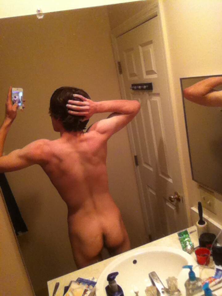 Naked Butt Self Pic from Teen Boys